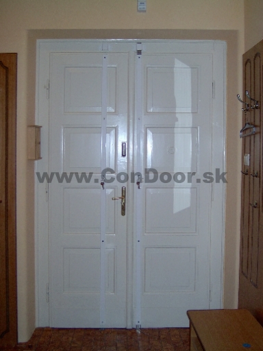 Dvojkrídlové dvere 2x závora - po¾had z vnútra